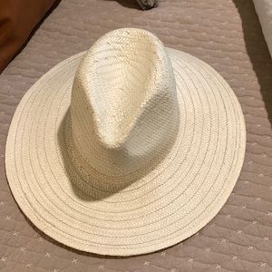Wide brim Fredora woven hat